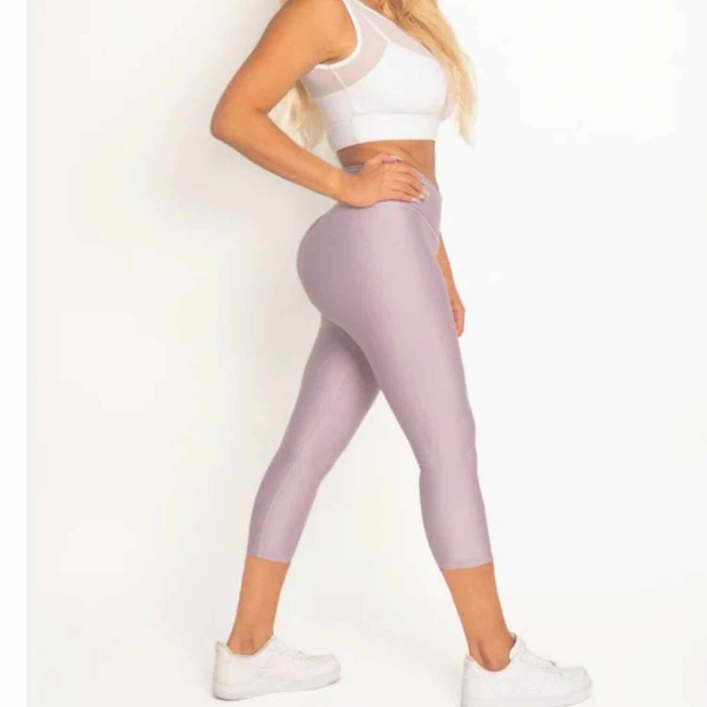 Obsession V Cut Scrunch Seam Capri Leggings Lilac Size Large